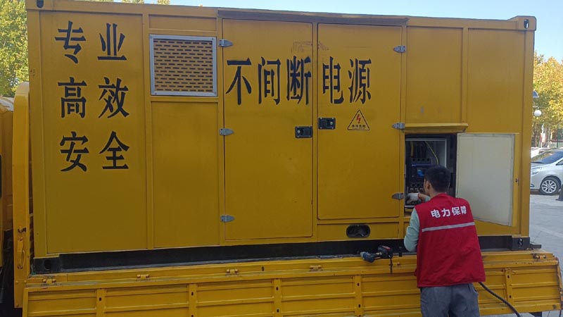 前锋柴油发电机组和UPS电源配合使用时，如何避免切换过程中的电力中断？